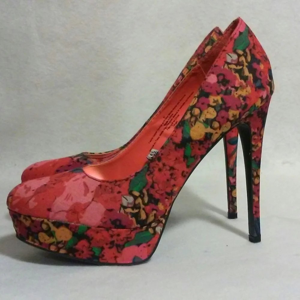 Vintage Red Pink Floral Fabric Platform Pumps, Size 9